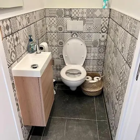 Entierement Renove A *