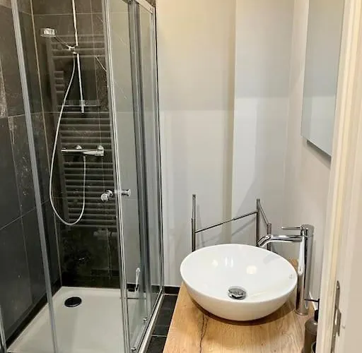 Entierement Renove A Appartement